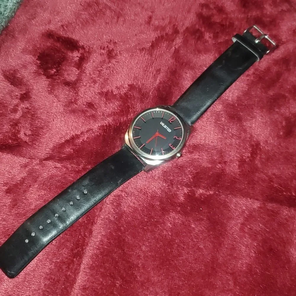Unlisted Kenneth Cole Minimalist‎ Men's Watch Wristwatch Black Red Silver Analog